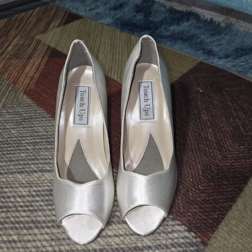Touch Ups Women's Cream Peep Toe Heels